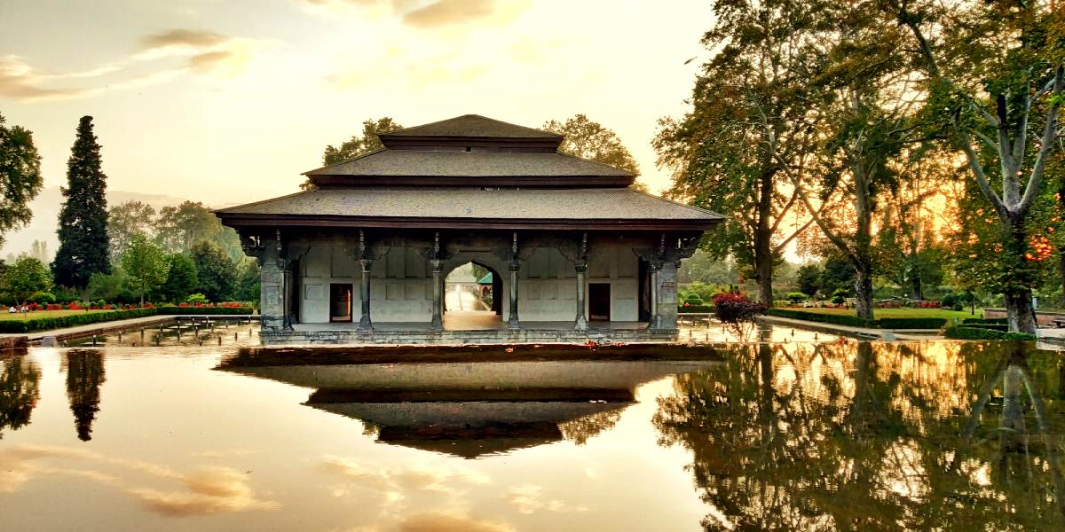Srinagar Sightseeing Tour from Chandigarh