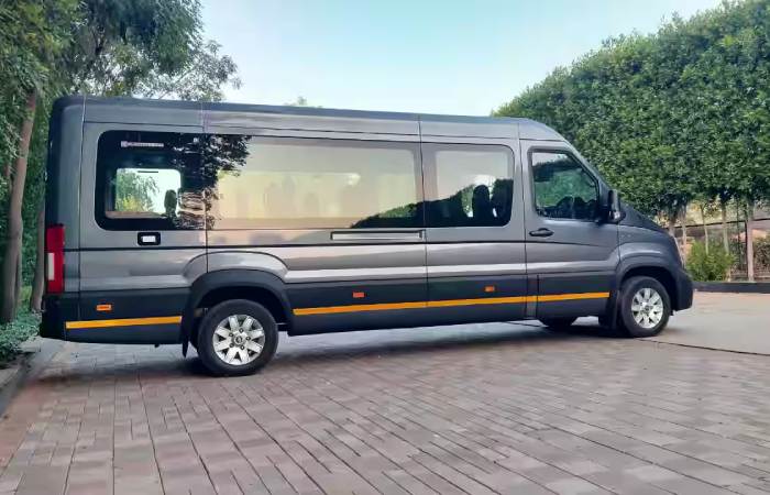 17 Seater Urbania Traveller Rentals